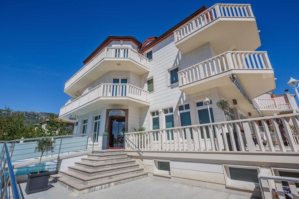 Hotel Riva Kastela With Swimming Pool מראה חיצוני תמונה