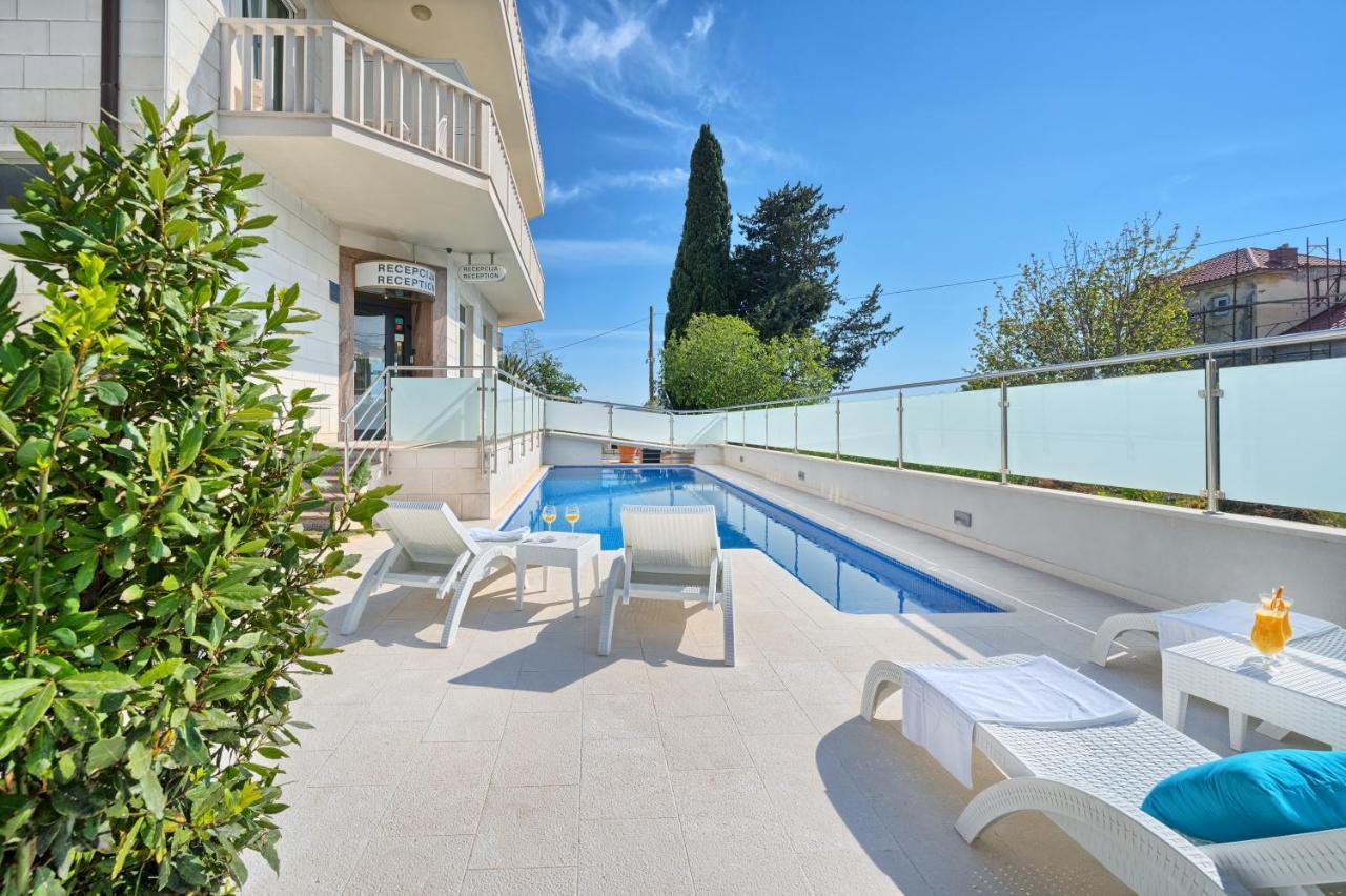 Hotel Riva Kastela With Swimming Pool מראה חיצוני תמונה