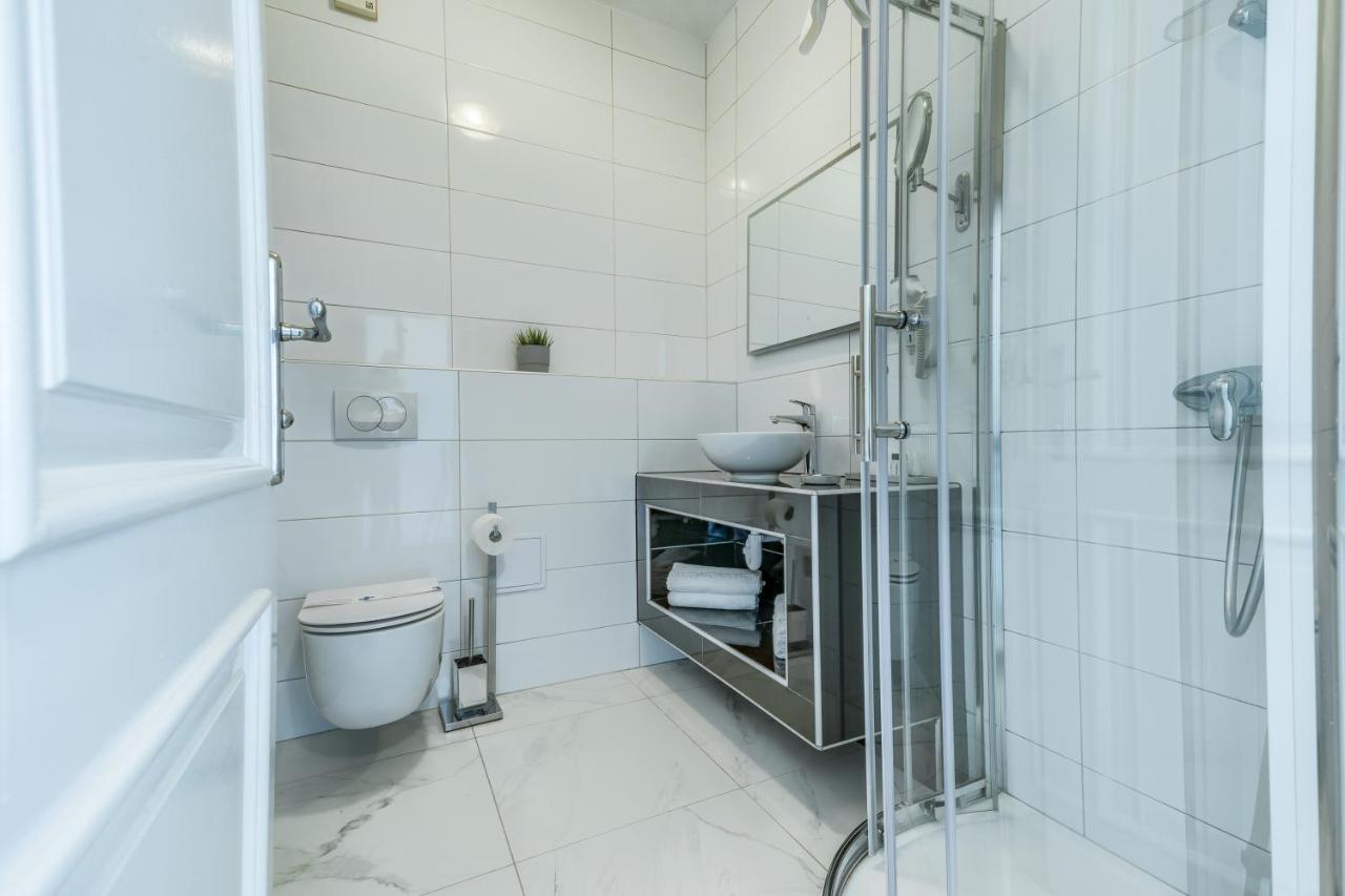 Hotel Riva Kastela With Swimming Pool מראה חיצוני תמונה