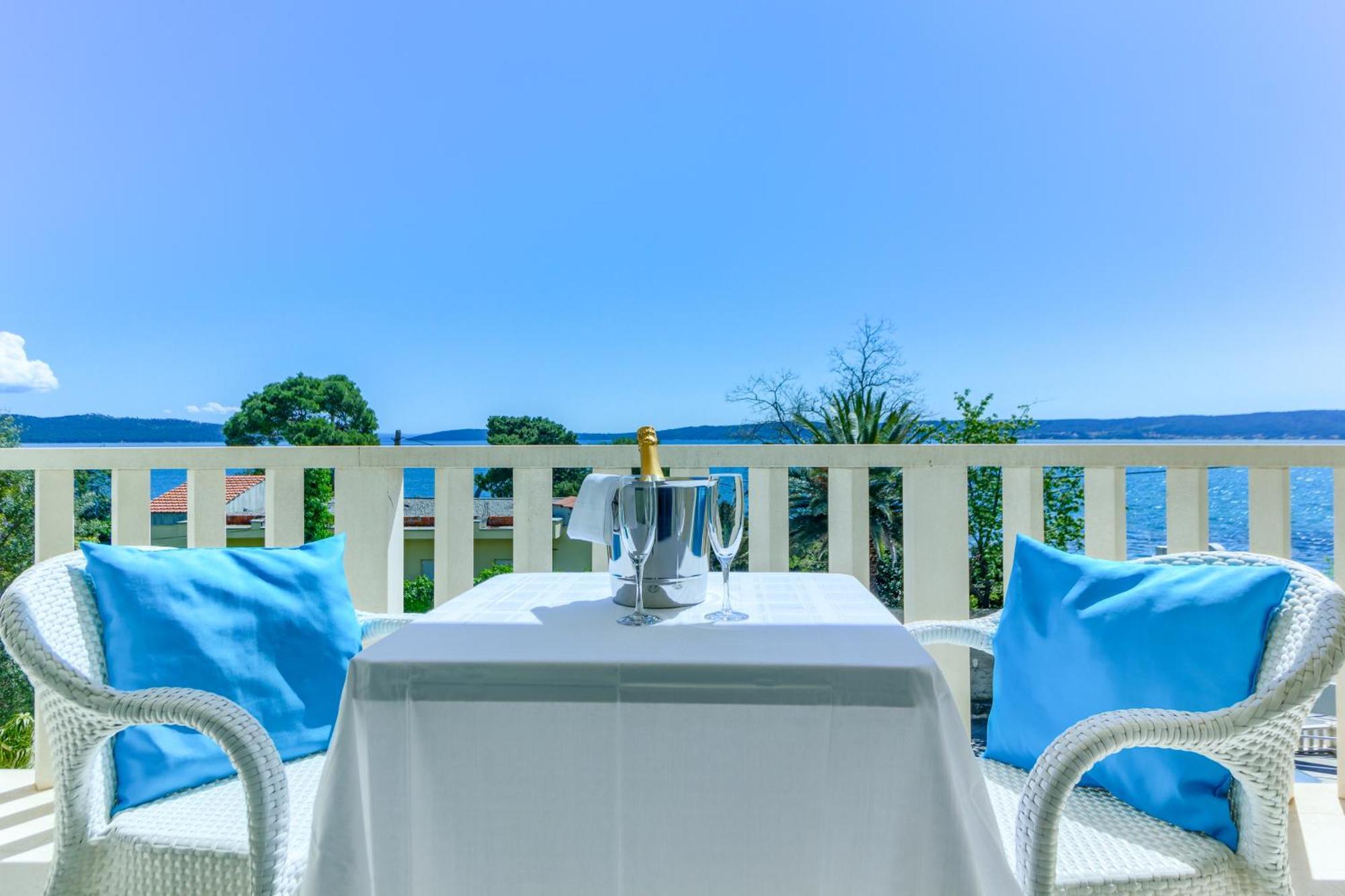 Hotel Riva Kastela With Swimming Pool מראה חיצוני תמונה