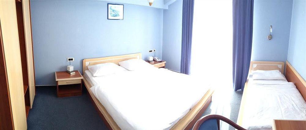 Hotel Riva Kastela With Swimming Pool מראה חיצוני תמונה