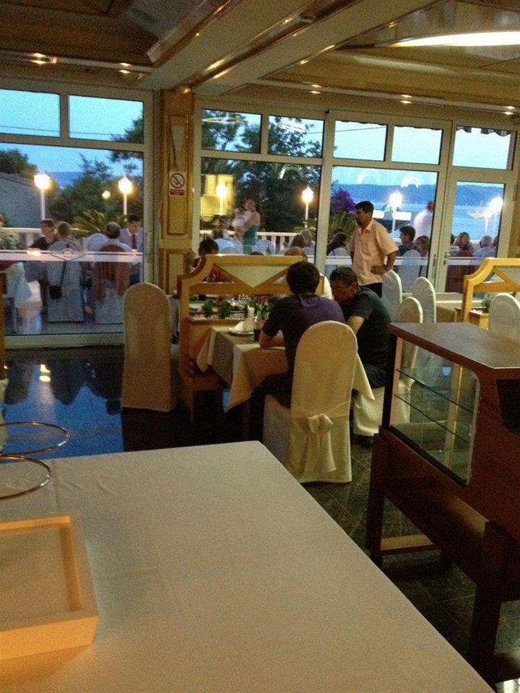 Hotel Riva Kastela With Swimming Pool מראה חיצוני תמונה