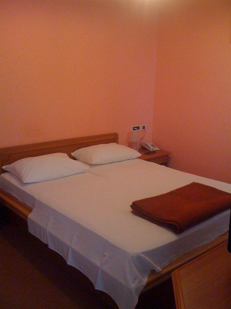 Hotel Riva Kastela With Swimming Pool מראה חיצוני תמונה