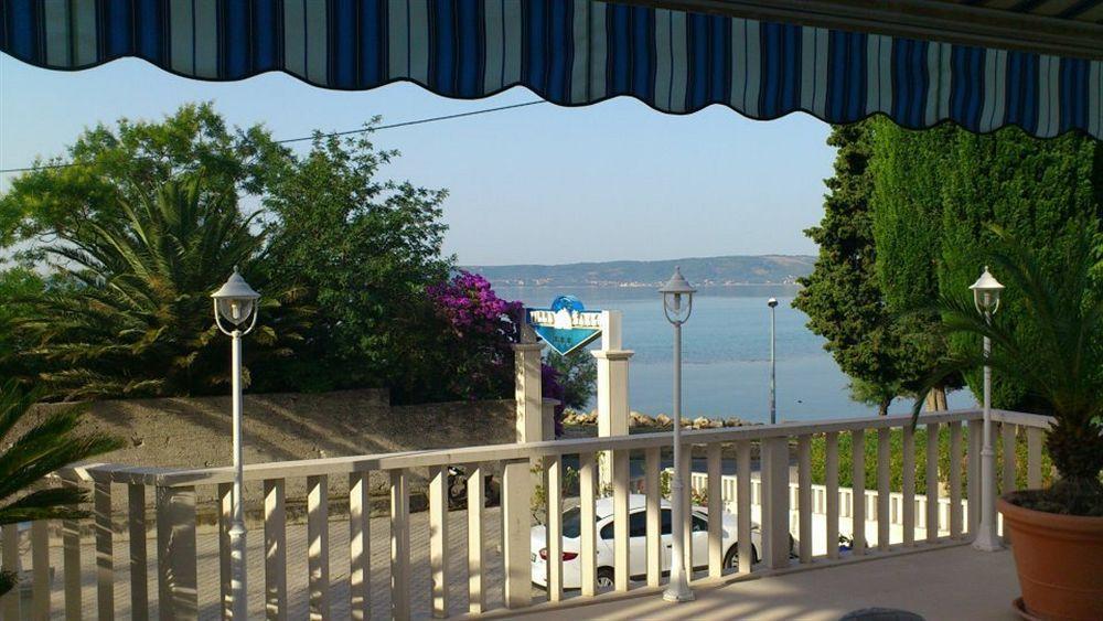 Hotel Riva Kastela With Swimming Pool מראה חיצוני תמונה