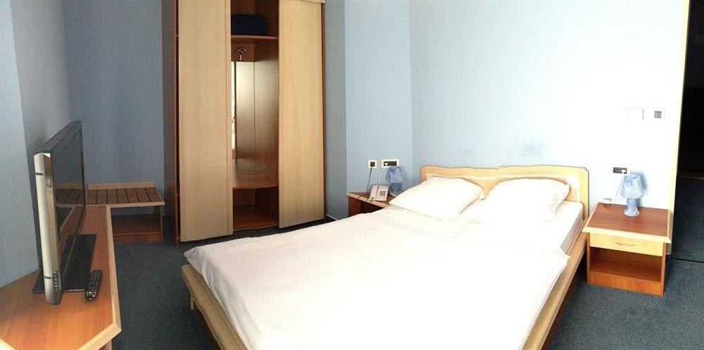 Hotel Riva Kastela With Swimming Pool מראה חיצוני תמונה