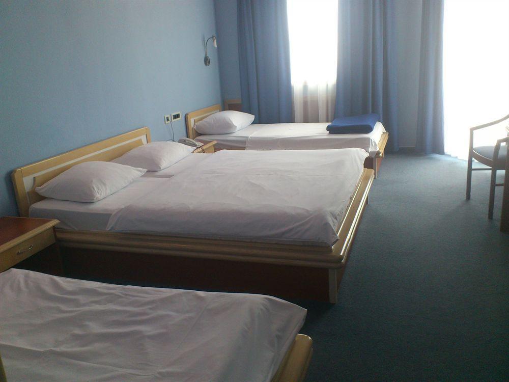 Hotel Riva Kastela With Swimming Pool מראה חיצוני תמונה