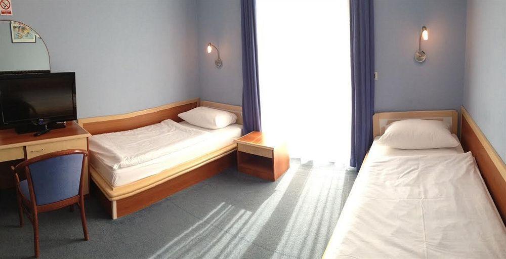 Hotel Riva Kastela With Swimming Pool מראה חיצוני תמונה
