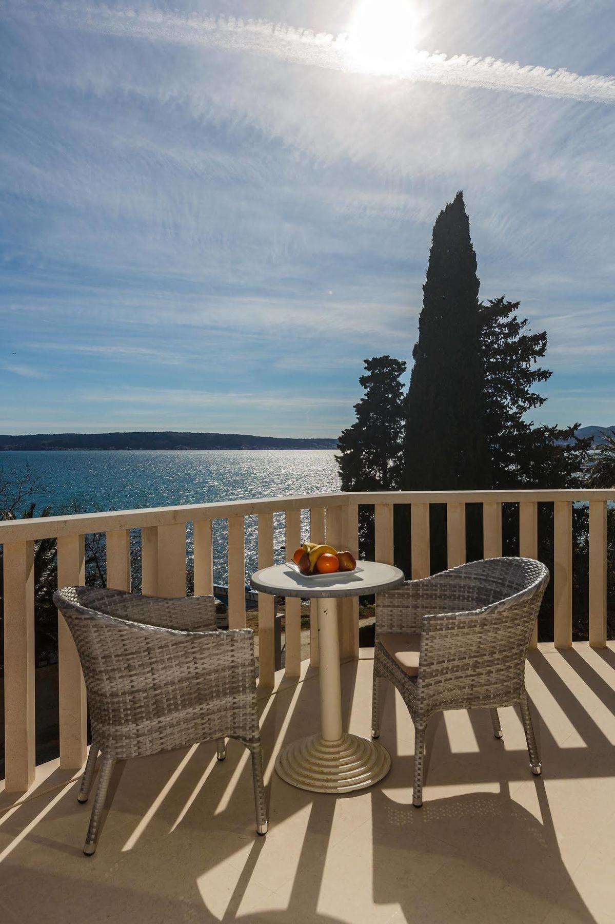Hotel Riva Kastela With Swimming Pool מראה חיצוני תמונה