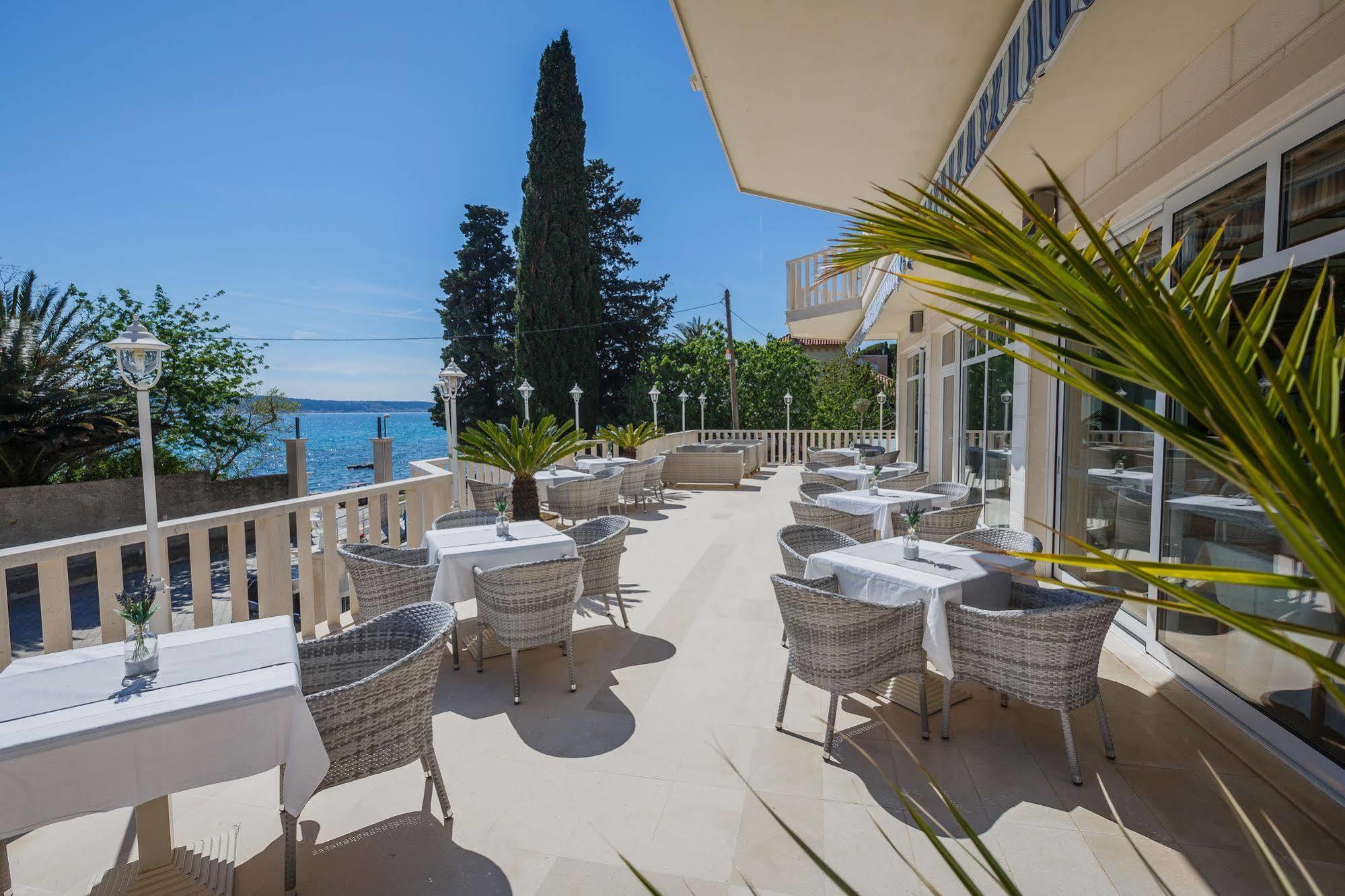 Hotel Riva Kastela With Swimming Pool מראה חיצוני תמונה